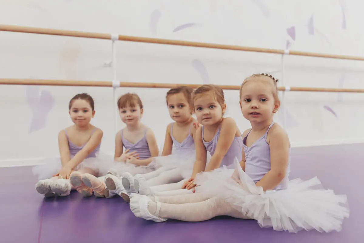 https://fabiolaskidsny.com/wp-content/uploads/2020/10/Girls-Ballet.jpg.webp